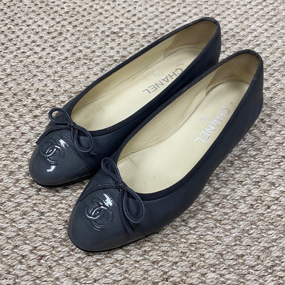 CHANEL Shoes - Authentic Chanel grey ballet flats 37.5